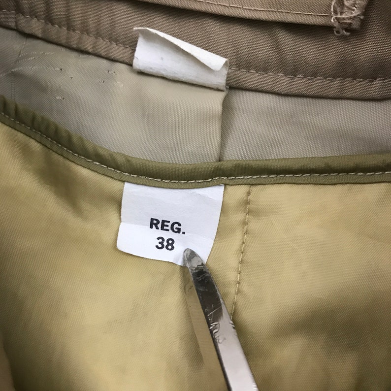 Vintage US Navy Jacket Full Zip Windbreaker Mens 38 Regular Medium 90s Minimalist Military Aesthetic Zip Up Jacket in Beige Tan