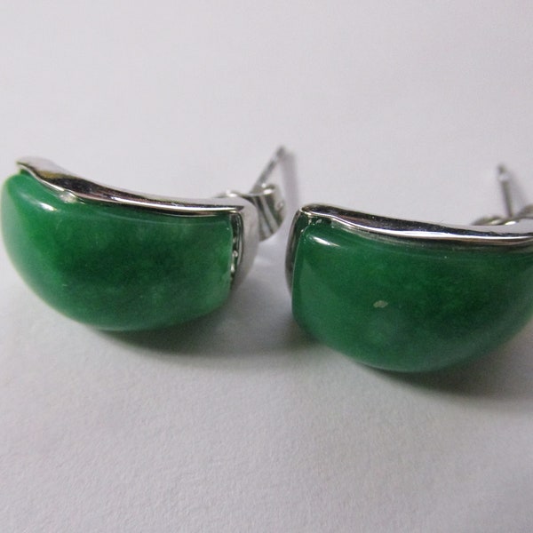 Chinese Green Jade Curved Earrings in Silver Tone Metallic Frame, 3/4"