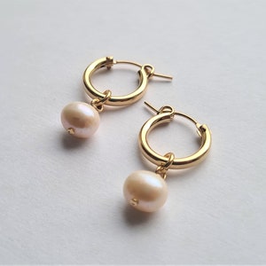 PERLE Ohrringe | Braut | Hochzeit | Geburtstag | Geschenk | Handarbeit | 14k Gold-gefülltes Sterling Silber | Klapp Hoop Ohrringe