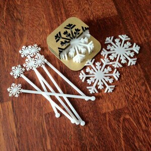 Christmas Coasters, snowflakes coasters, white Coasters, Hostess Gift, Set of Coasters, Christmas Decor, Stocking stuffers, snowflake, gifts