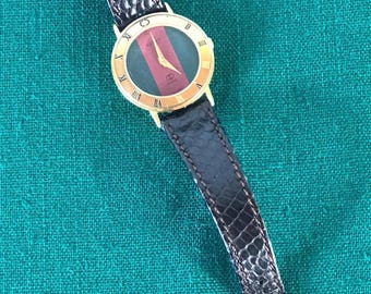 Women’s GUCCI lovely wrist watch❤️?? Gucci Lovely Ladies 6 1/2” Gold-blk Timepiece With a New  main image 3