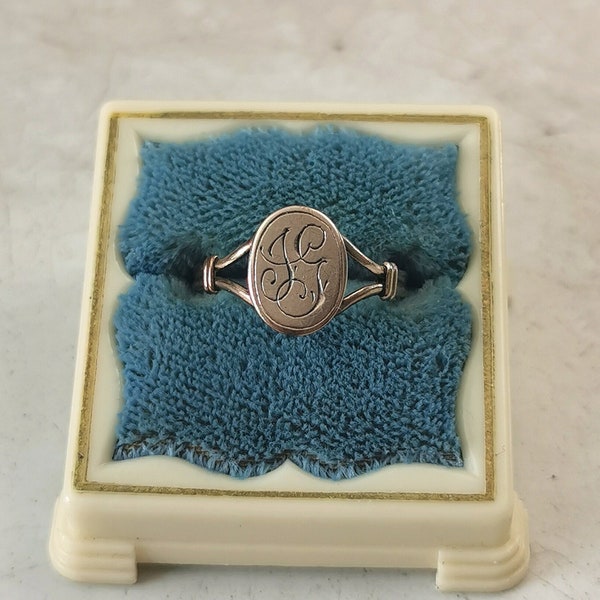 Antique 9ct Yellow Gold Signet Ring - Monogram J G - Hand Engraved Initial Ring - Size 7.75