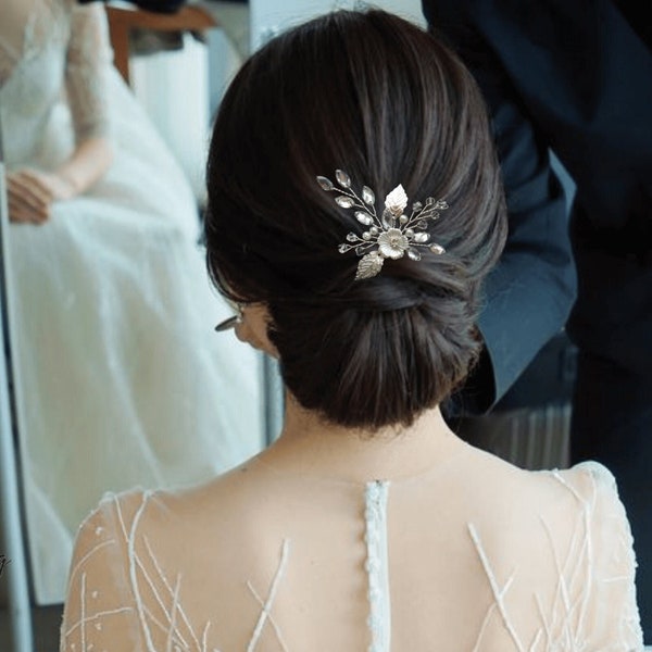 Épingle à cheveux florale avec strass et perles, Épingle chignon fleur et feuilles, Bijou de cheveux mariage EP0008