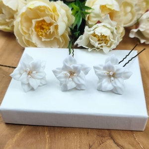 Kleine weiße florale Hochzeit Haarnadeln mit Porzellanblüten für Bräute, Brautjungfern oder Gäste EP0027