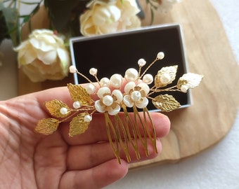 Peigne à cheveux floral pour mariage champêtre, Bijou cheveux feuilles, perles et fleurs PG0033