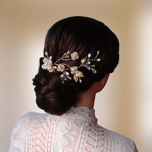 Floral bridal headpiece Wedding hair piece with flowers and leaves Pearl bridal hair piece Rustic wedding hair vine BJ0007