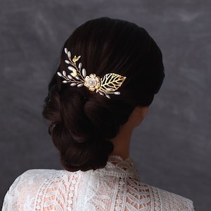 Gold floral wedding hair comb, Pearl bridal hair jewelry with gold leaves PG0005