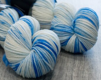 Dorothy/'s Dress 100/% Superwash Merino Multicolored Blue and White Sweater weight yarn Worsted weight merino yarn Medium Weight yarn