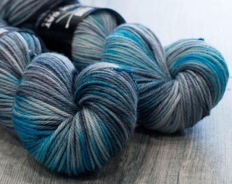 Worsted weight merino yarn. 100% Superwash Merino. Sweater weight yarn Medium Weight Multicolored yarn. Grey and Blue | Frozen Throne LGW