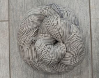 Canadian Hand-dyed yarn. 80/20 Superwash Merino/Nylon Sock Yarn. 115g 400yards. Fingering weight. tonal pale warm grey | Quicksilver EDS