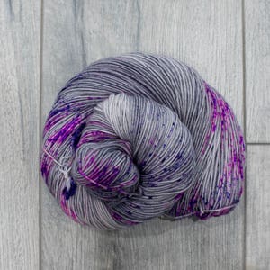 Canadian Hand-dyed yarn. Speckled Sock Yarn. 80/20 Superwash Merino/Nylon Sock Yarn. 115g 400yards. Fingering weight. Decepticon EDS image 1