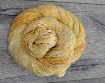 Canadian Hand-dyed yarn 80/20 Superwash Merino/Nylon Sock Yarn 115g 400yards Fingering weight Tonal Yarn. Semi-Solid Yarn | Champagne EDS