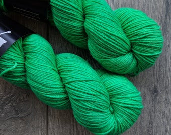 DK weight merino yarn 100% Superwash Merino Sweater weight yarn. Double Knit Weight yarn. Semi Solid Tonal  Green | Evan-Essence DK