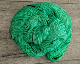 Canadian Hand-dyed sock yarn. Indie Dyed Yarn 80/20 Superwash Merino/Nylon. 113g 400yards. Fingering weight Knitting Yarn. | Mouthwash EDS