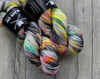 Terokkar Double Knit Weight yarn DK weight merino yarn 100/% Superwash Merino Sweater weight yarn Multi-colored brown green and purple