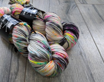 Kammgarn MerinoGarn 100 % Superwash Merino Pullover Gewicht Garn. Mittelschweres Garn. | Brüllende 20er Jahre LGW