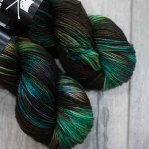 Terokkar Double Knit Weight yarn DK weight merino yarn 100/% Superwash Merino Sweater weight yarn Multi-colored brown green and purple