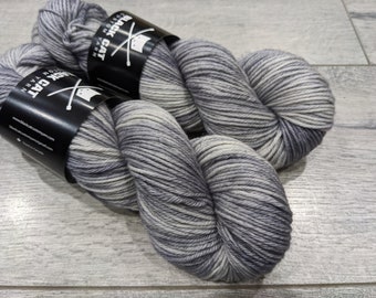 Canadian Hand dyed yarn 100% Superwash Merino Worsted Weight Yarn 205 yards Sweater Yarn. Multicolored variegated yarn | Don't Blink LGW
