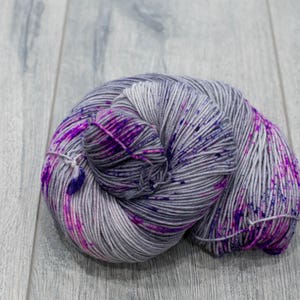 Canadian Hand-dyed yarn. Speckled Sock Yarn. 80/20 Superwash Merino/Nylon Sock Yarn. 115g 400yards. Fingering weight. Decepticon EDS image 2