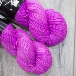 DK weight merino yarn 100% Superwash Merino Sweater weight yarn. Double Knit Weight yarn Semi-Solid neon purple yarn. Tonal | Neon Purple DK