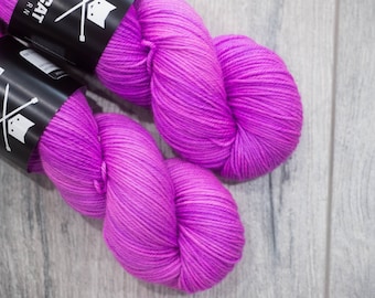 DK weight merino yarn 100% Superwash Merino Sweater weight yarn. Double Knit Weight yarn Semi-Solid neon purple yarn. Tonal | Neon Purple DK