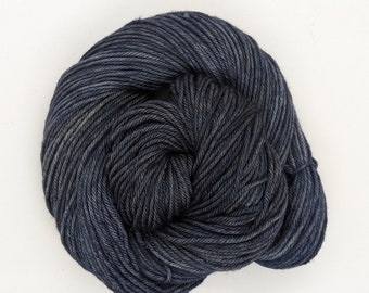 Blue Worsted weight merino yarn. 100% Superwash Merino. Sweater weight yarn Medium Weight yarn. Semi Solid yarn | Argentum Oculis LGW