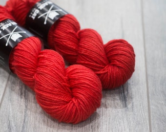 Worsted weight merino yarn. 100% Superwash Merino. Sweater weight yarn. Medium Weight yarn. Redpool, semi solid tonal red yarn | Redpool LGW