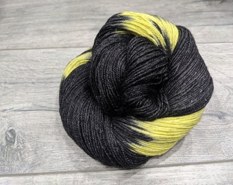 Canadian Hand-dyed yarn. 84/16 Superwash Merino/Sparkling Stellina Sock Yarn. Speckled Yarn | Bat BTR