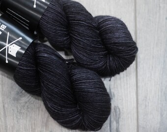DK weight merino yarn 100% Superwash Merino Sweater weight yarn. Double Knit Weight yarn. Midnight. Semi-Solid black yarn. Tonal yarn
