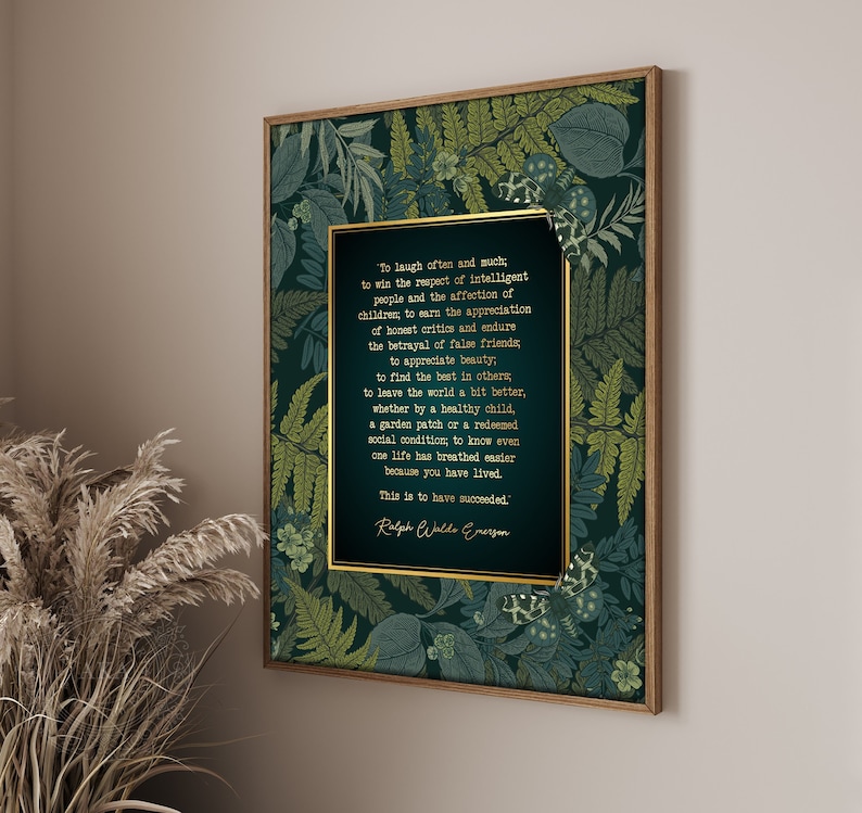 Puede incluir: Una impresi&oacute;n enmarcada en verde y dorado con una cita de Ralph Waldo Emerson sobre un fondo verde oscuro con un patr&oacute;n bot&aacute;nico. La cita dice: "Re&iacute;r a menudo y mucho; ganar el respeto de la gente inteligente y el afecto de los ni&ntilde;os... Esto es tener &eacute;xito."