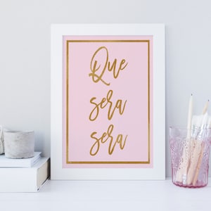 Que Sera Sera art, Spanish Quote print, Italian, Inspirational print, Motivational, Office, Planner print, Pink, Gold, Scrapbooking