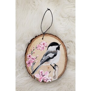 Hand painted chickadee wood slice ornament, Bird ornament, Bird painting, Rustic wood slice, Woodland animal decor, Chickadee art