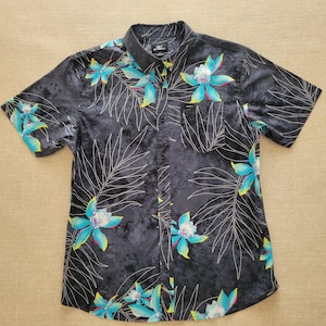 Hawaiian Shirt, O&#39;NEILL Hawaiian Shirt, Floral Hawaii Aloha Shirt, Tropical Orchid Surfer Shirt, 100% Cotton Mens Button Down Shirt Size S