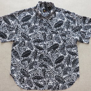 Women&#39;s Hawaiian Shirt, LIZ SPORT Hawaiian Shirt, 1980&#39;s Vintage Hawaii Aloha Top, Mod Funky Ladies 100% Rayon Blouse Woman Size MEDIUM