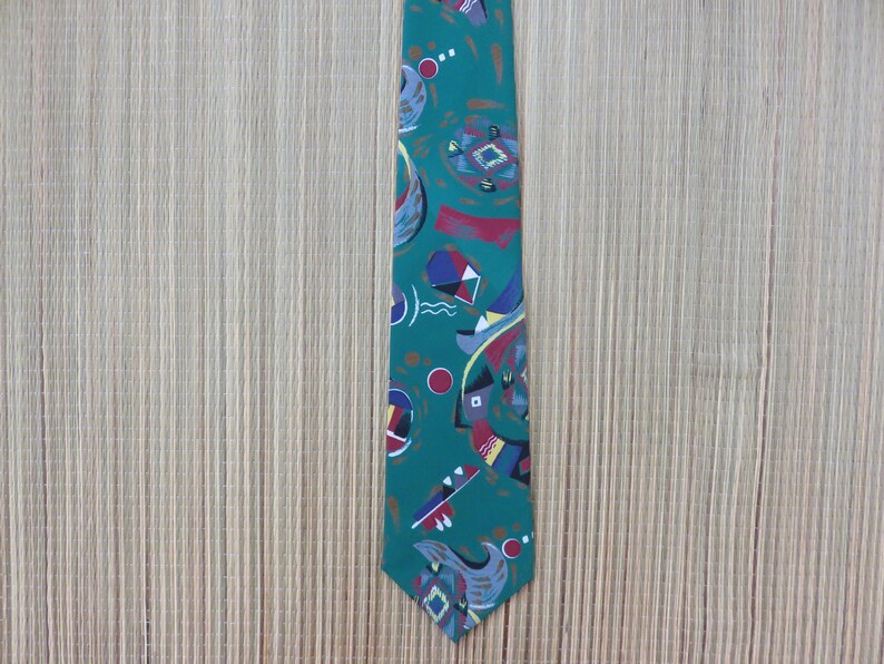 Cravate Vintage DON LOPER Beverly Hills - Imprimé Géométrique Bleu, Rouge, Teal - Longueur 58" (147 Cm) - Occasion