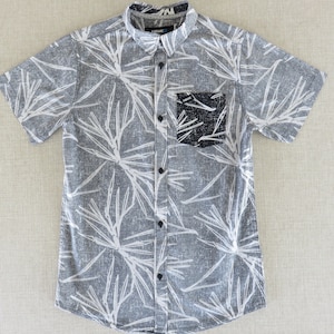 TONY HAWK Hawaiian Shirt, Black Reverse Print Hawaii Shirt, Skateboard Beach Shirt 100% Cotton Mens Size XS/Youth Size xL 18/20