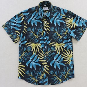 Hawaiian Shirt, Aloha Hawaii Shirt, EUOW Hawaiian Shirt, Tropical Foliage Design Beach Shirt, Polyester/Spandex Camp Shirt, Men&#39;s Size SMALL