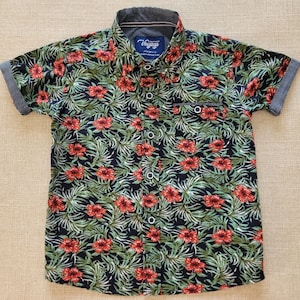 Boy&#39;s Hawaiian Shirt, Kids Aloha Shirt, CRAFT+FLOW Voyage California Surf Beach Shirt, 100% Cotton Hibiscus Button Down, Kids Size 4 - Small