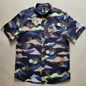 Hawaiian Shirt, QUIKSILVER Hawaii Island Aloha Shirt Tropical Modern Art Style 100% Cotton REGULAR FIT Mens Size M