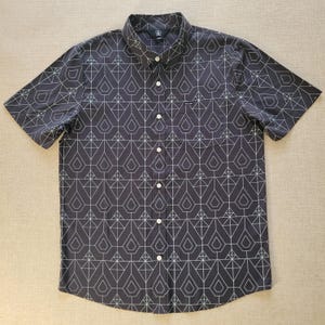 Hawaiian Shirt, VOLCOM Hawaiian Shirt, Hawaii Aloha Shirt, Volcom Stone Surfer Shirt, 100% Cotton Mens Button Down Shirt Size Small