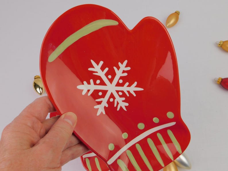 Christmas Mittens Serving Dishes, Hallmark, in Box. Vintage Dishwasher