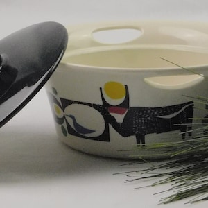 Figgjo Scandinavian Design a La Carte mid-century modern lidded casserole dish. Vintage Norway flameware culinary covered porcelain bowl.