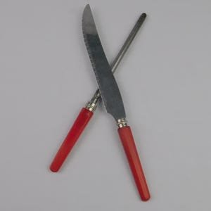 1940s Red Bakelite Handled Knife & Sharpener Set 11.5” – Vintage Stainless Steel with Cutout Blade. Vintage Kitchen Utensils and Gadgets