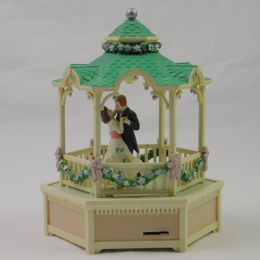 Enesco true Love Animated Music Box. Vintage Etsy