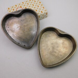 2 Vintage Ovenex Heart Shaped Cake Pan Set of 2 Starburst Pattern Ekco USA Mid Century Bakeware Collectible