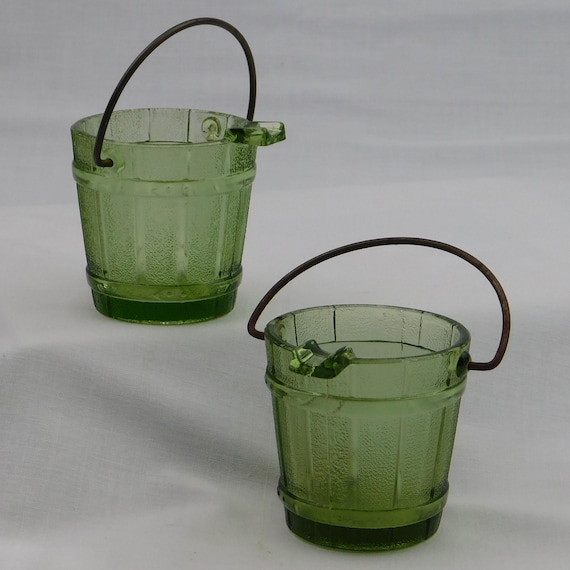 cigarette bucket with lid Vintage Green Depression Glass Pail Ashtray Pair Chattanooga Glass Barrel Rest CG which can be easily twist GERMANUS Outdoor Ashtray 