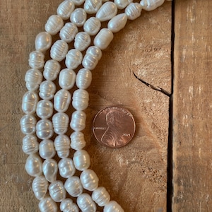 Freshwater Pearl Rice Bead, 6-7mm x7-10mm, 14 inch strand