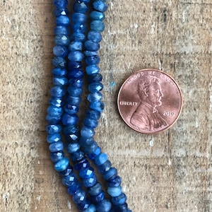 Cuentas redondas microfacetadas de cianita teñidas de 3 x 4 mm, tira de 15 pulgadas
