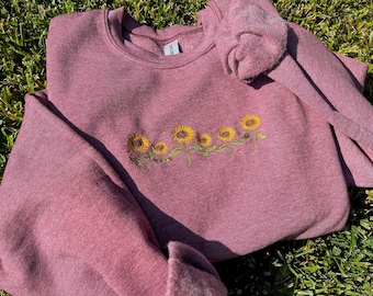 Sonnenblume bestickter Rundhalsausschnitt | Wildblumen Rundhalsausschnitt, florales Sweatshirt, Sonnenblumen besticktes Sweatshirt, florales besticktes Sweatshirt