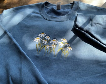 Wildblumen Bestickter Rundhalsausschnitt | Gänseblümchen Rundhalsausschnitt, Gänseblümchen-Sweatshirt, mit Gänseblümchen besticktes Sweatshirt, mit Blumen besticktes Sweatshirt